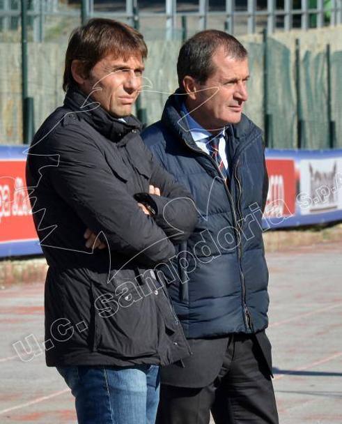 Conte osserva i bucerchiati al lavoro in compagnia del direttore sportivo della Sampdoria, Carlo Osti (da Facebook)